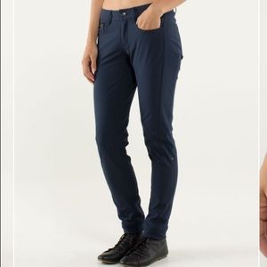 Lululemon Urbanite Pant 10 NWT Inkwell only wear is back pockets stiching